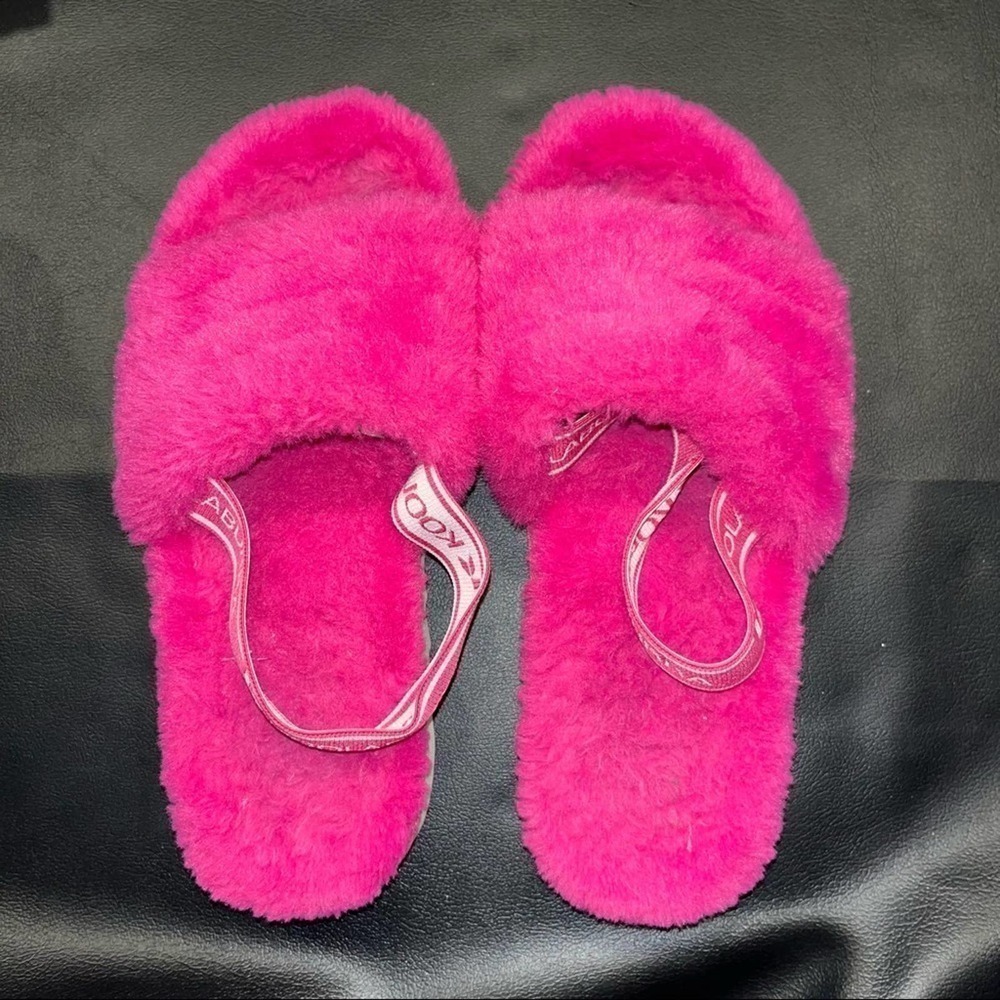 Koolaburra By Ugg Pink Kids Fuzz'n Slipper Sandals Size 3